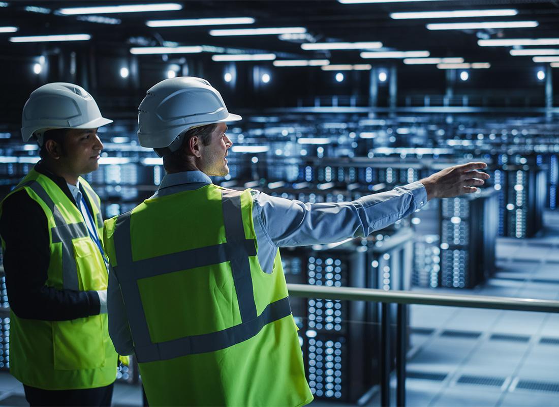 operai in un datacenter